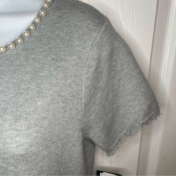 Sandra Darren Short Sleeve Faux Pearl Neck Mini Sweater Dress Gray M NWT - Picture 6 of 12